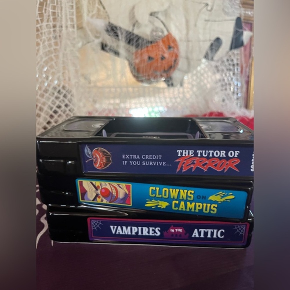👻VIRAL👻 VHS Horror Tapes Candle👻NWT